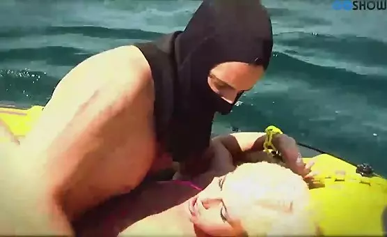 Ocean Blowjob Ride Fucked in Deep Waters